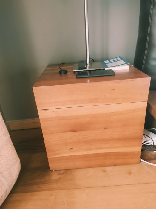 Cama de casa+ baús+candeeiros.