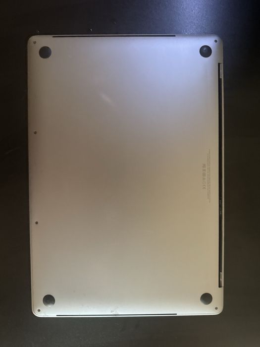 Macbook Pro 15 2017 i7 16 gb 256 Radeon Pro 555 2gb
