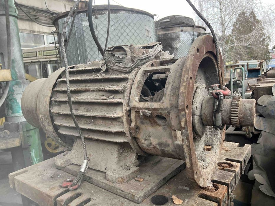 Продам электродвигатель крановый