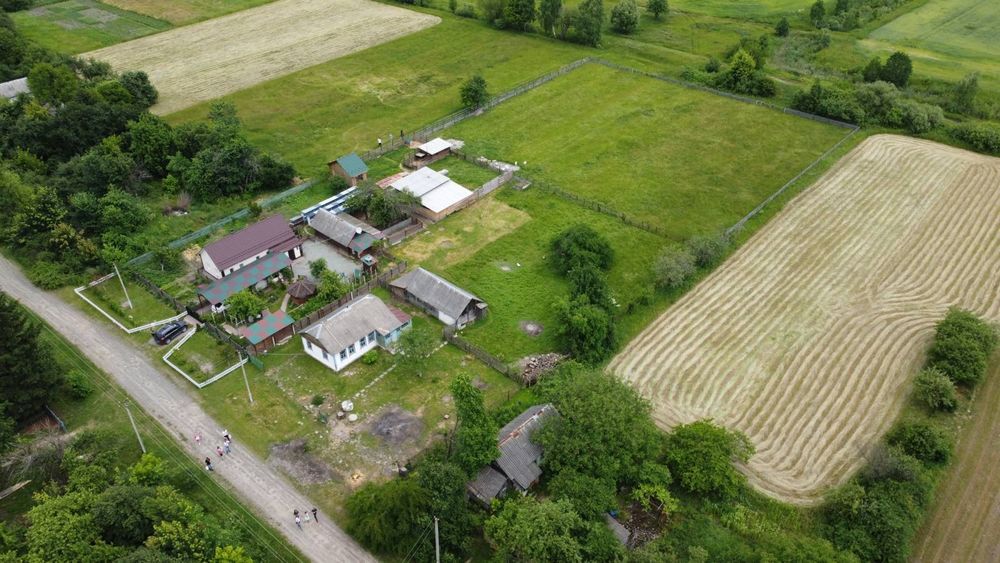 Продаж сімейного бізнесу з двома житловими будинками та 3 га землі!