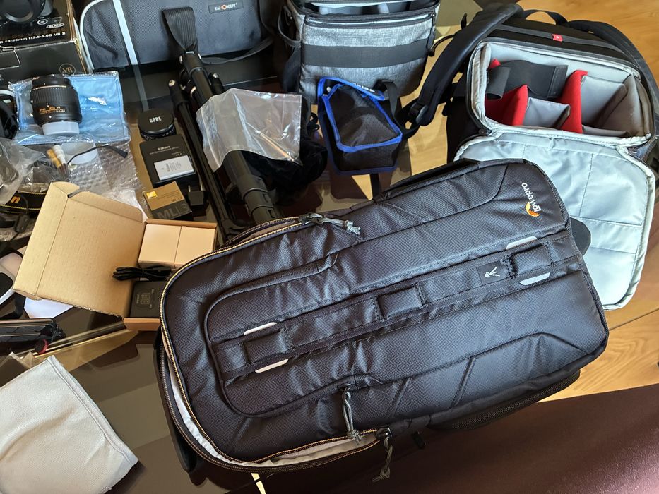 Conjunto Nikon D5500 com objetivas, tripe, baterias, mochilas  e mais acessorios