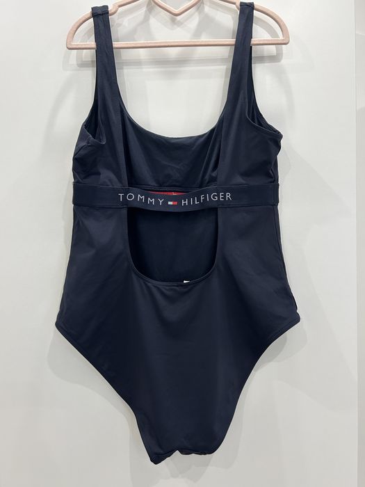 Неймовірний оригінальний суцільний купальник Tommy Hilfiger розмір М