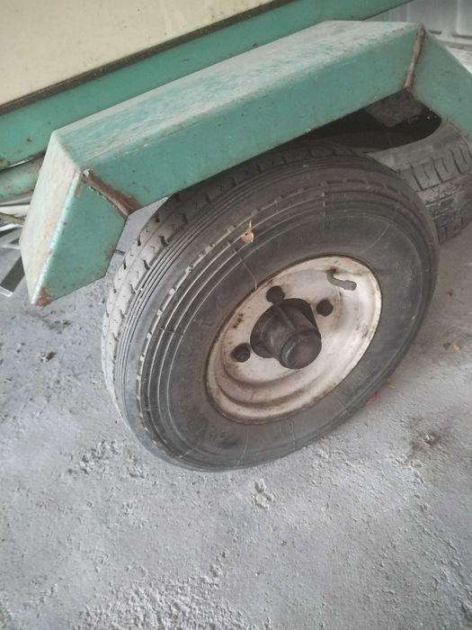 Reboque fechado usado