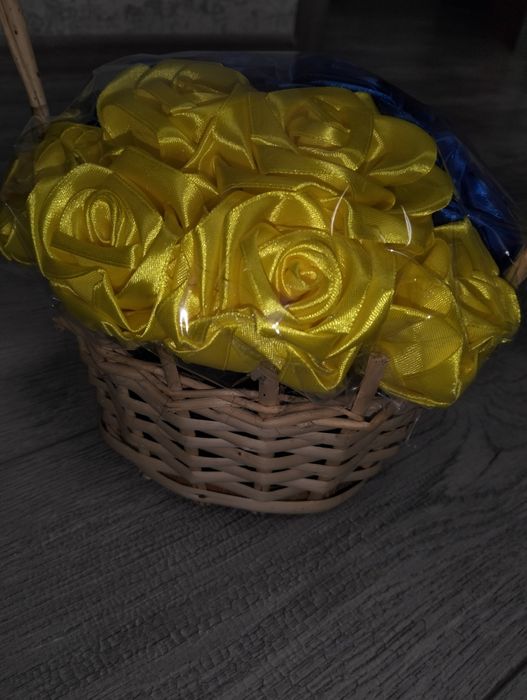 Букетик з атласних стрічок