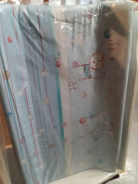 Troca fraldas em madeira