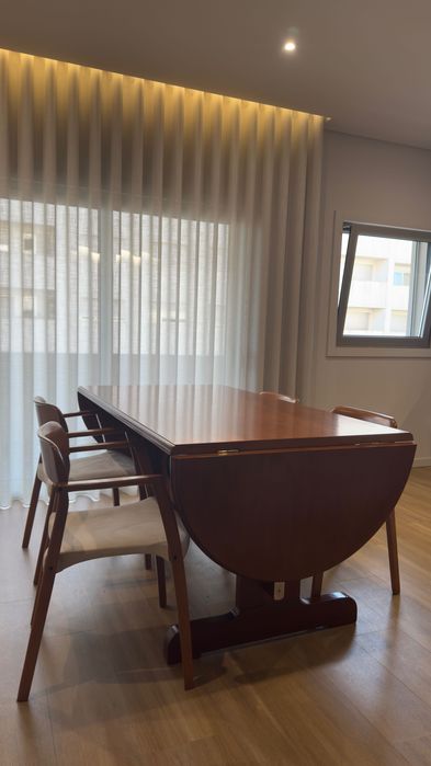 Mesa de Jantar Extensível + 6 Cadeiras | Peça de Autor | Arquiteto Teixeira Lopes | Madeira Maciça |