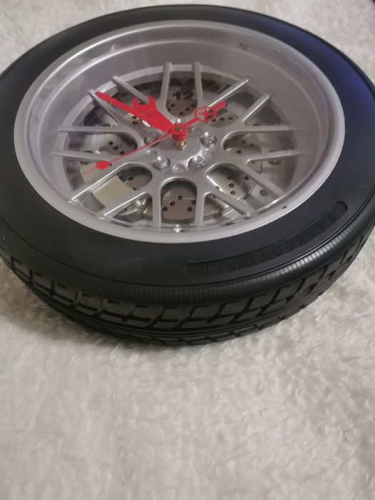 Zegar ścienny w kształcie opony duży.