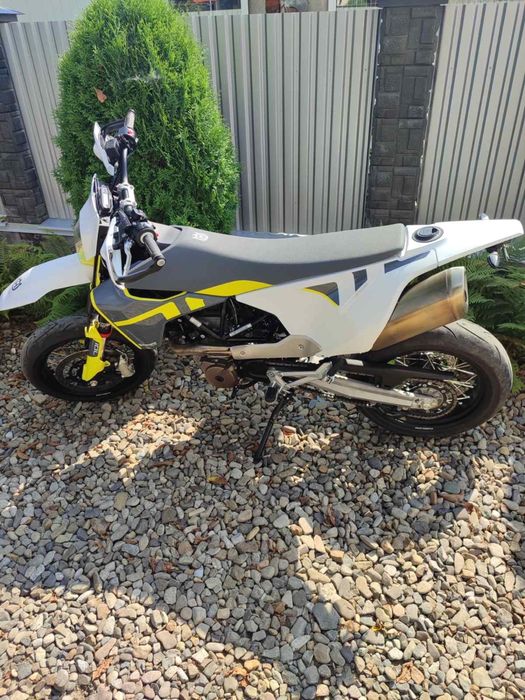 Мотоцикл Husqvarna Super Moto 701