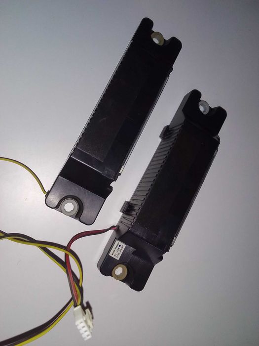 Komplet głośników szerokopasmowych 6Ohm 10W w obudowie..od tel.SAMSUNG