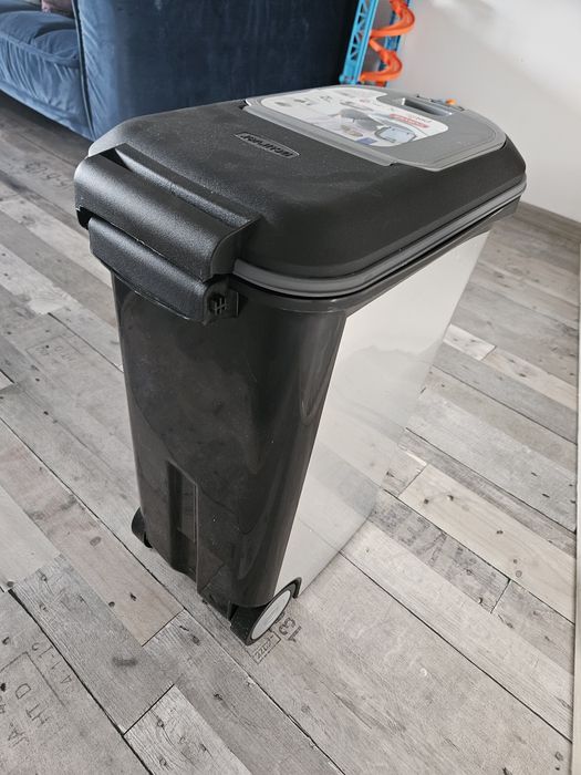 Curver Pojemnik na karmę 20kg / 54l