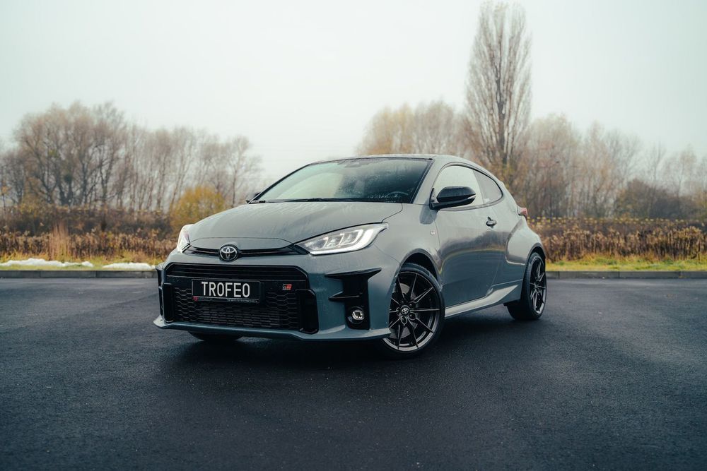 Wynajem Toyota GR Yaris Eventuri wypożyczalnia samochodów