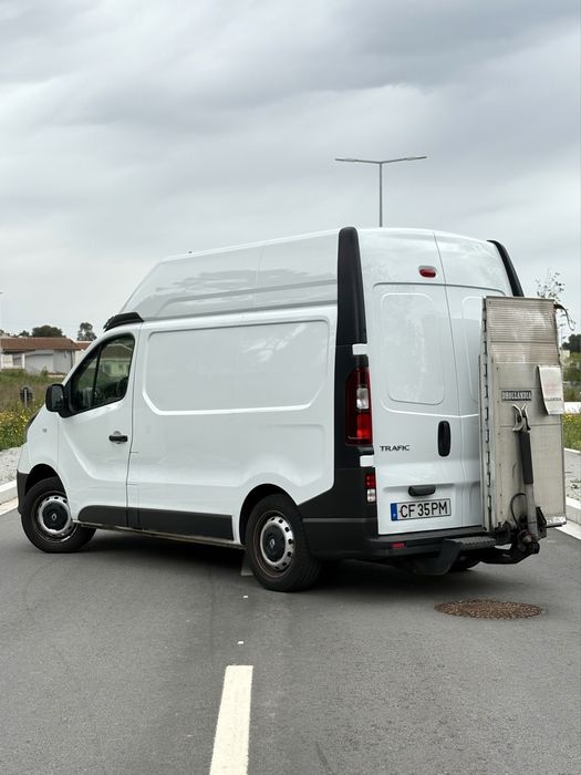 Renault Trafic c/plataforma