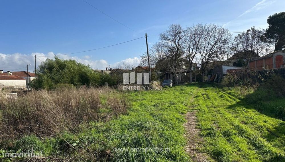 Venda de terreno para construção com 1210m², S. Pedro da Torre, Val