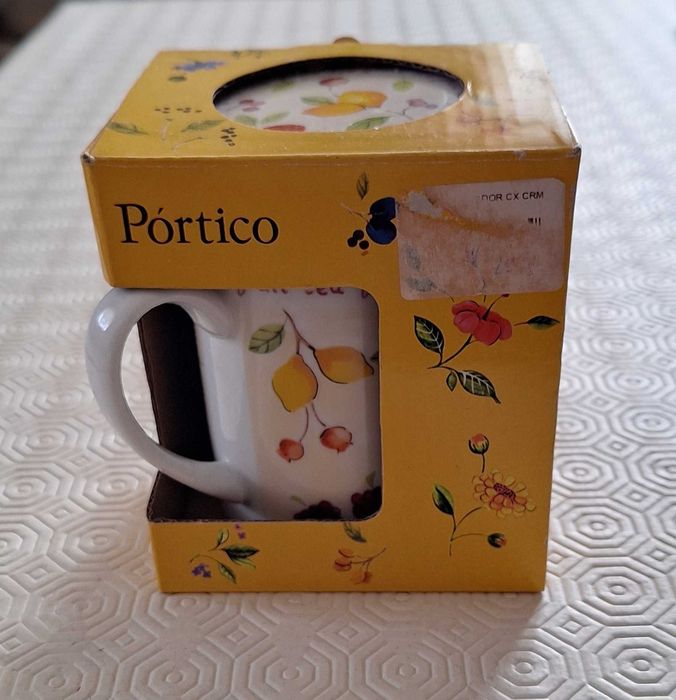 Porcelain tea mug.430935372989747205