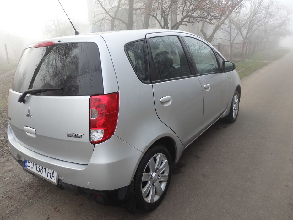 Легковий  автомобіль