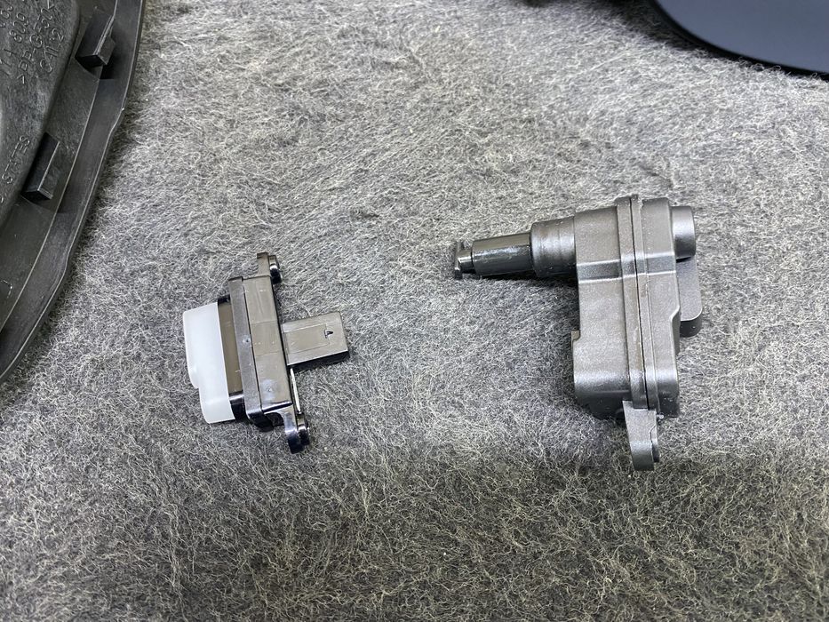 Wv id4 id 4 usa 11k лючок бака кришка люк порта