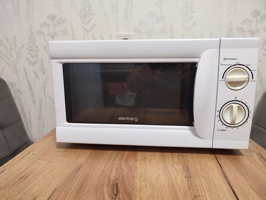 Мікрохвильова піч elenberg