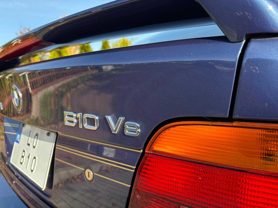 BMW alpina B10 V8