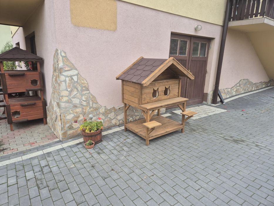 Buda dla trzech  kotów