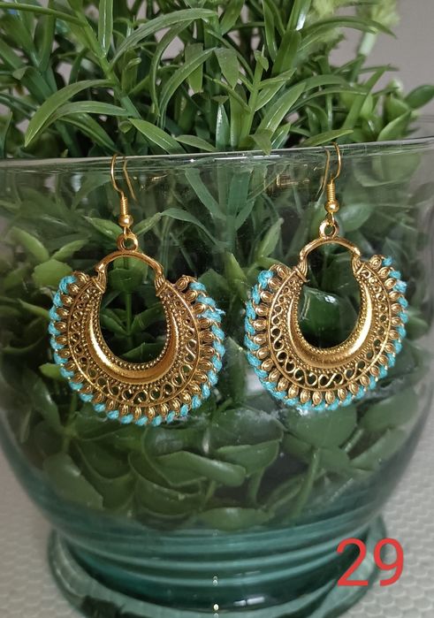 Brincos novos variados