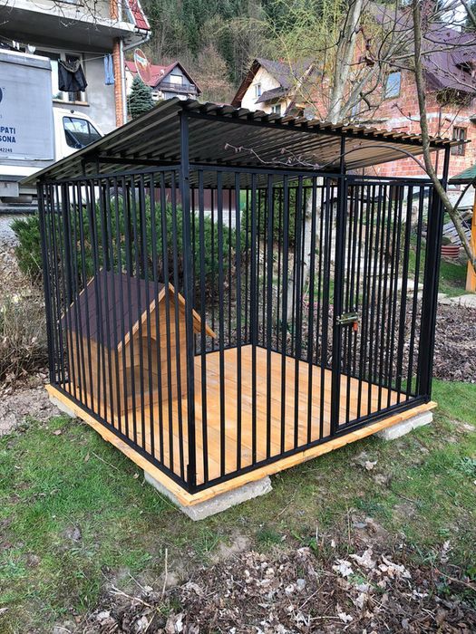 Boks i kojec dla psa. Solidna klatka, zagroda - idealne rozwiązanie.