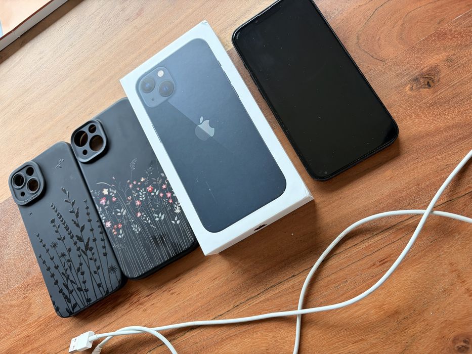 Iphone 13 256 GB uzywany + 2 etui + kabel
