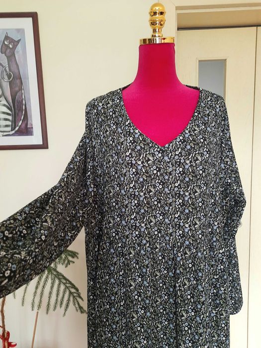 Sukienka r. 48/50 odcinana pod biustem