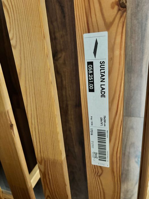 Cama TARVA
Estrutura de cama pinho, 140x200 IKEA, estrado e colchão