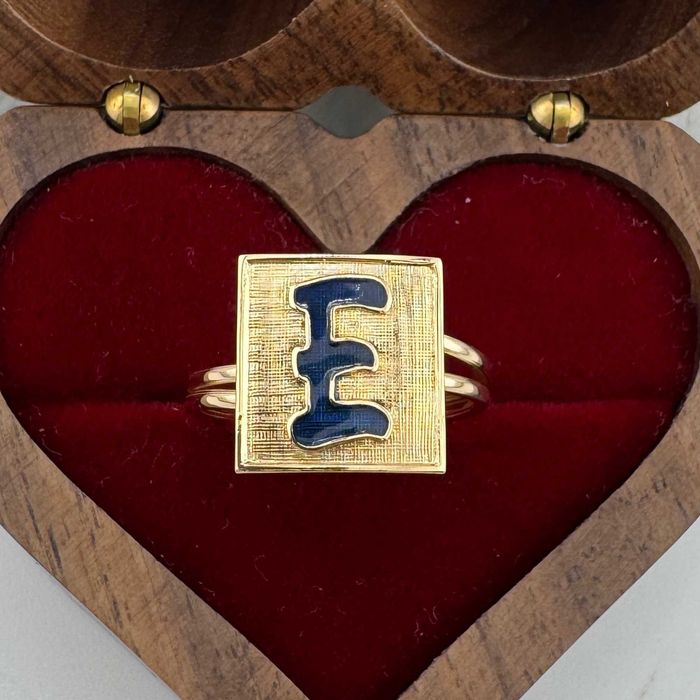 Złoty Pierścionek 750 Elegancki Literka "E" Kwadrat 3.89G R:14 | Odnowiony (S)