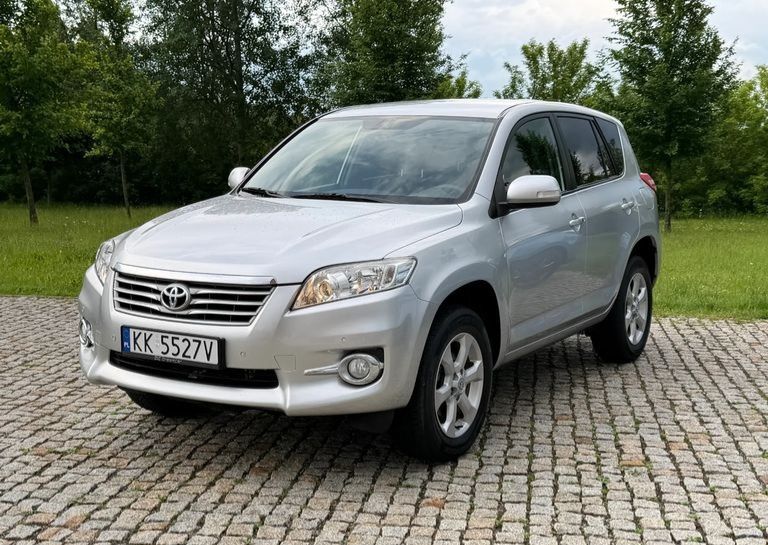 Toyota RAV4 2011 год  2.0 дизель