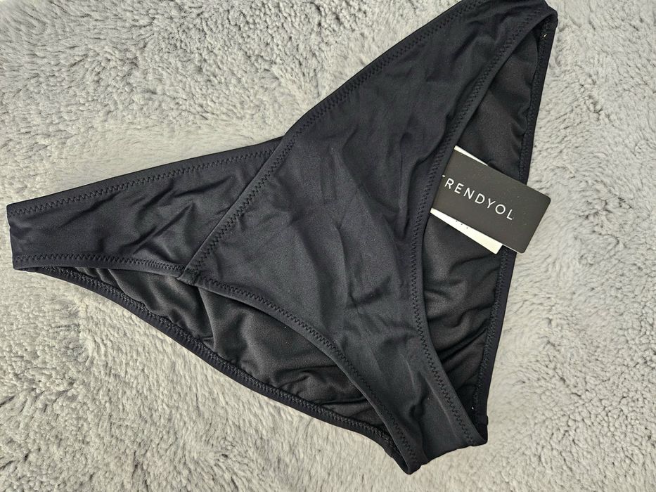 Majtki kąpielowe bikini 44 XXL Trendyol czarne