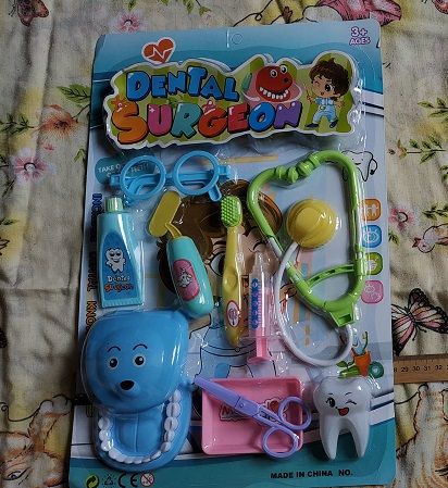 Набор доктора -стоматолога на картоне