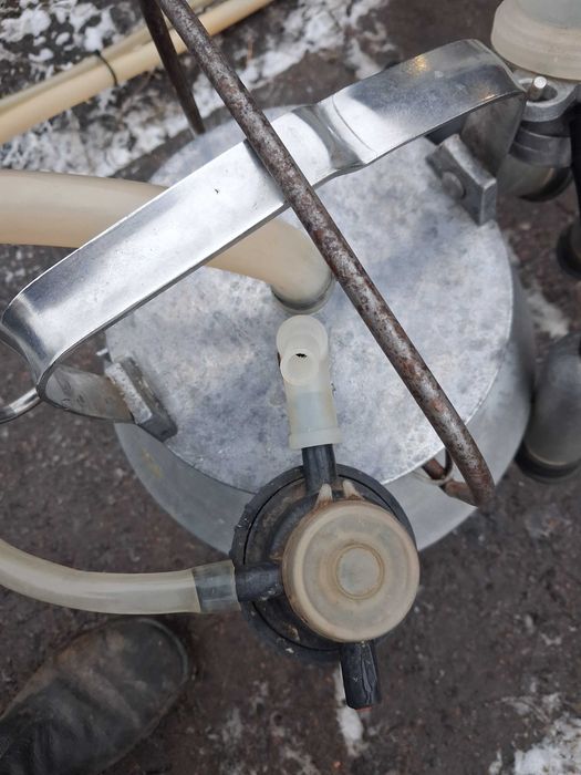 Продаю доильный апарат сухого типу б\у