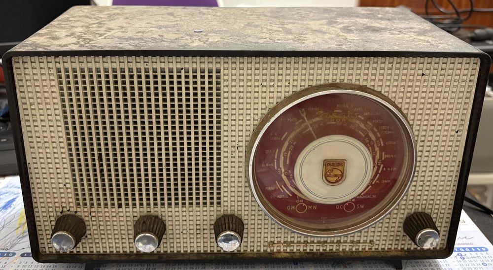 Radio a válvulas Philips Portugal B2LN67 U/62