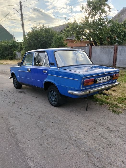 Автомобиль ваз 2103