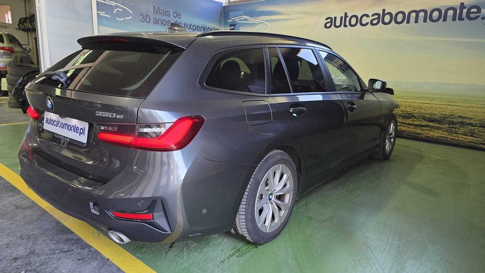 BMW 330 e Plug-IN - Salvado