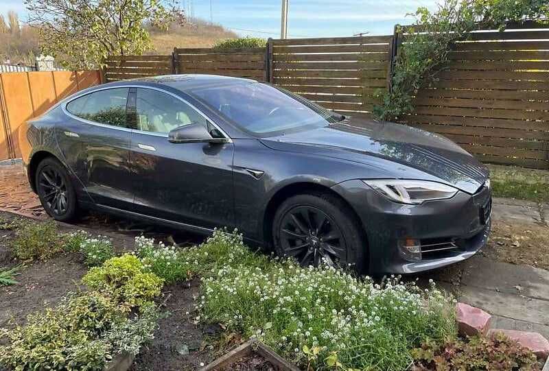 Tesla Model S 2018