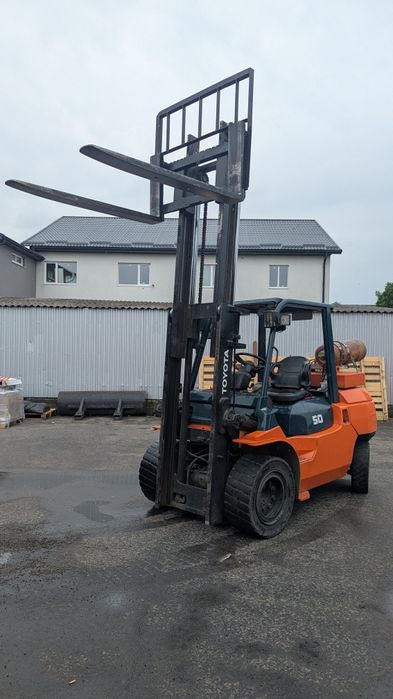 Продам вилковий навантажувач Toyota 02-7fg40