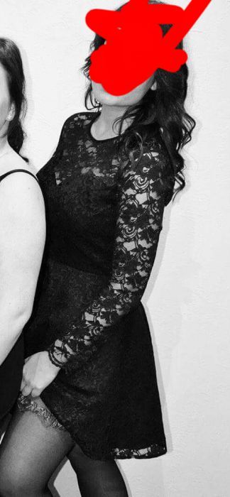 Sukienka koronka rozkloszowana