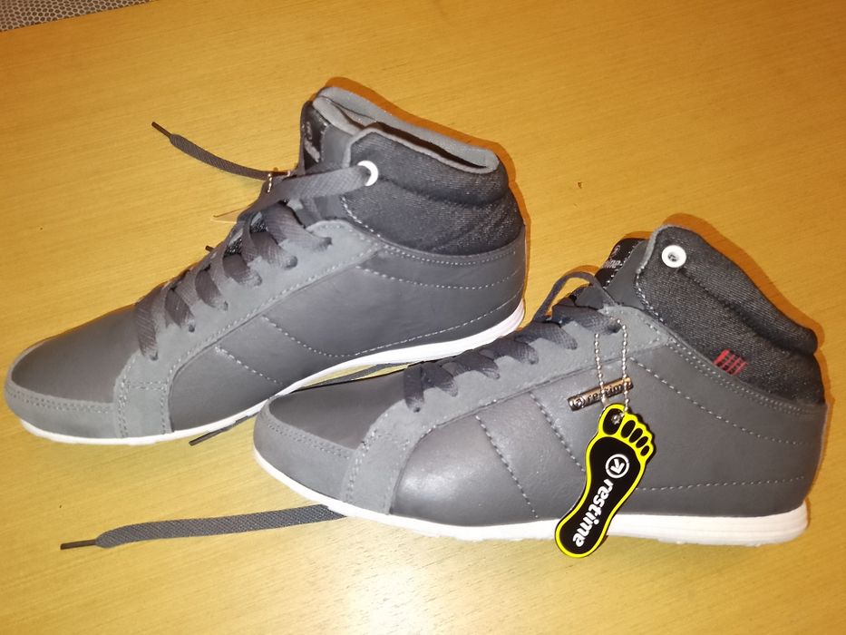 Кроссовки женские ТМ Рестайм. Р-р41.  Цена 650 грн.