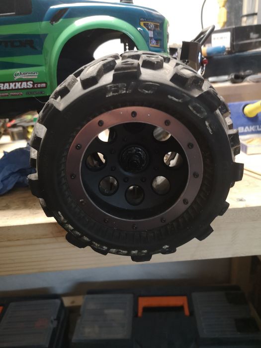 Traxxas summit brushless max 8 combo