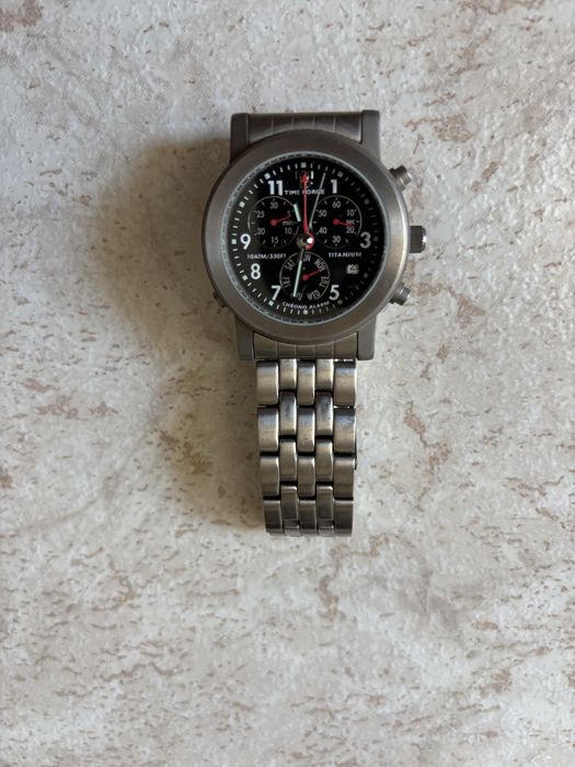 relógio é um Time Force Titanium Crono