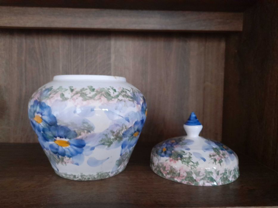 Pote decorativo pintado à mão