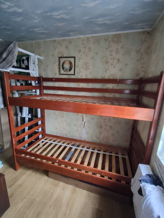 Двухъярусная кровать