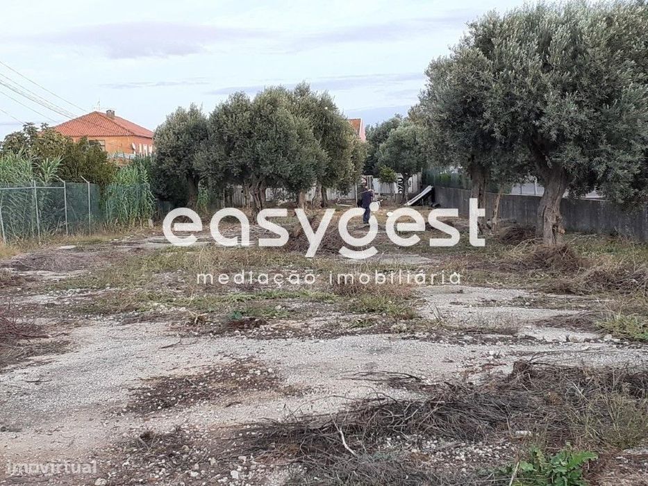Terreno plano alcatroado para Arrendamento em Sobralinho, EN10
