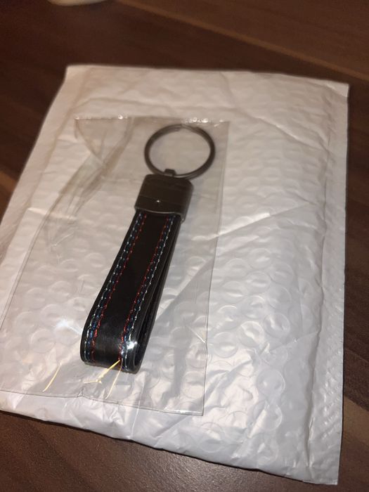 Brelok do kluczy BMW M wykonany z skóry. (Bryloczek)