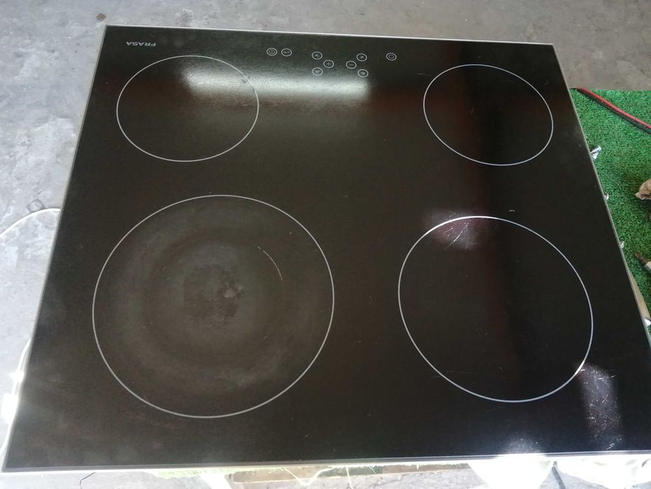 Placa eletrica vitroceramica,usada mas em bom estado,tudo a funcionar, 4  discos