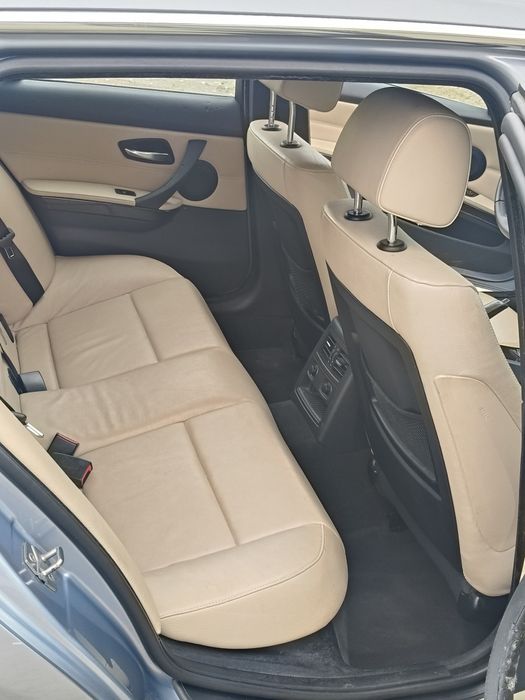 BMW 320d Touring Auto Nacional • 123 mil km • Panorâmico • Pele