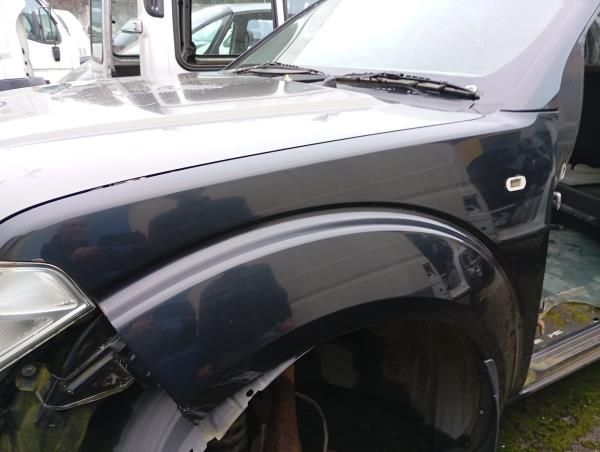Guarda-lamas esquerdo NISSAN NP300 Navara Pick Up (D40)