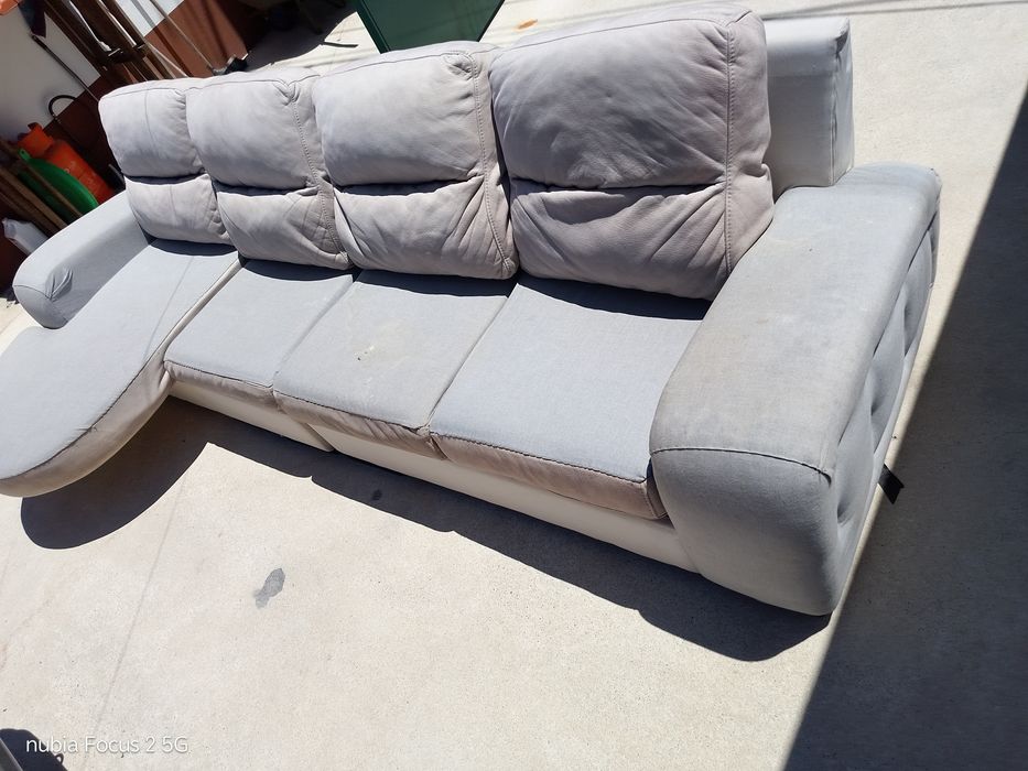 Sofa chaise longue  com dois bancos centrais  deslizantes
